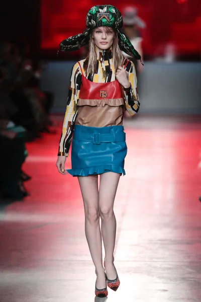 Look 15